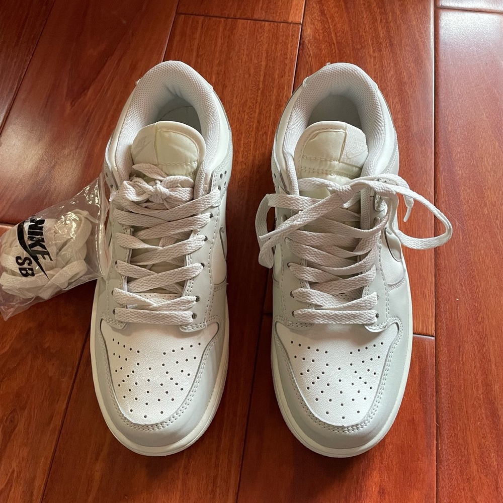 Light grey Nike Dunks size 8 - READ CAPTION